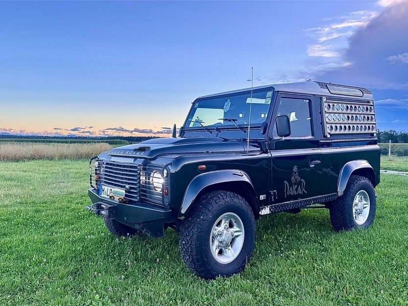 Land Rover Defender 217.500 km 27.000 € München 81667