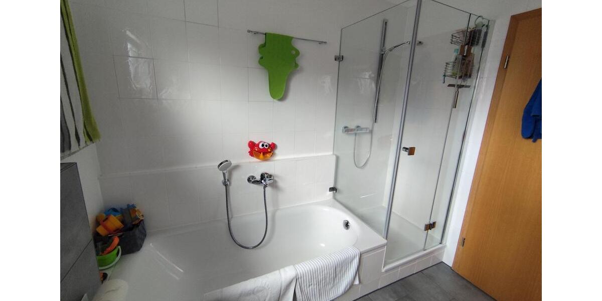 Doppelhaushälfte - frisch saniert und renoviert - super Lage 7.5 zimmer