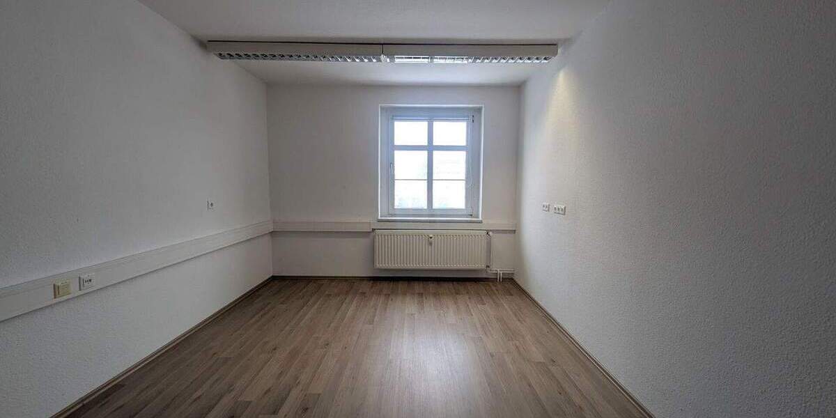 Gewerbeobjekt Bitterfeld-Wolfen Bitterfeld - 4 Zimmer, 75 m&sup2;, 630&euro; | Angebot:25748404