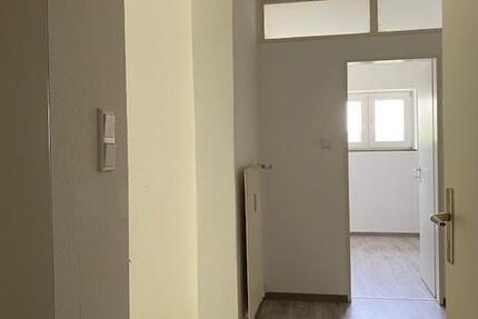 Einziehen und Wohlfühlen ! Renovierte 2-Zimmer-Wohnung mit Blick ins Grüne! zimmer