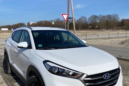 Hyundai TUCSON 69.000 km 14.500 &euro; München 81249
