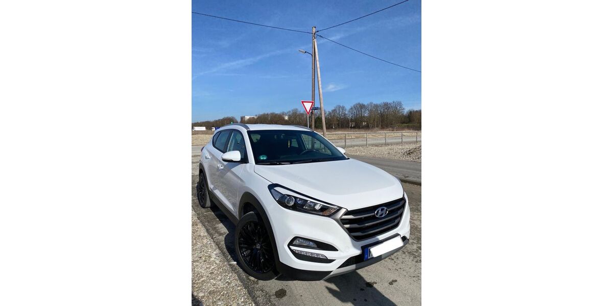 Hyundai TUCSON 69.000 km 14.500 &euro; München 81249