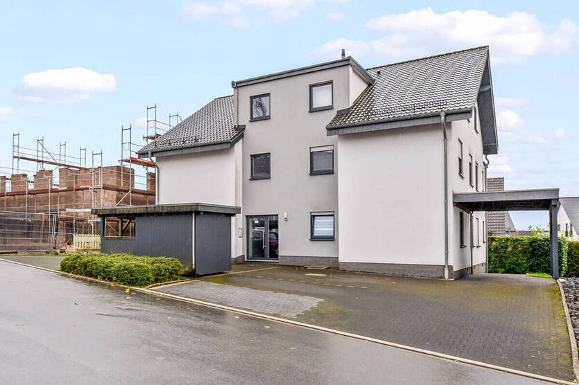 #KOMINOS ImmobilieN# 2-Zimmer-Wohnung mit Terrasse