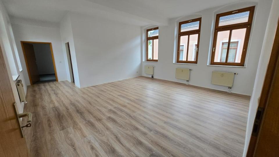 Etagenwohnung Lengenfeld - 3 Zimmer, 86 m&sup2;, 430&euro; | Angebot:25805326