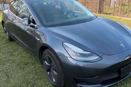 Tesla Model 3 66.402 km 22.400 &euro; Freital 01705