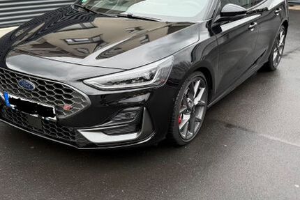 Ford Focus 3.890 km 39.399 &euro; Köln 50739