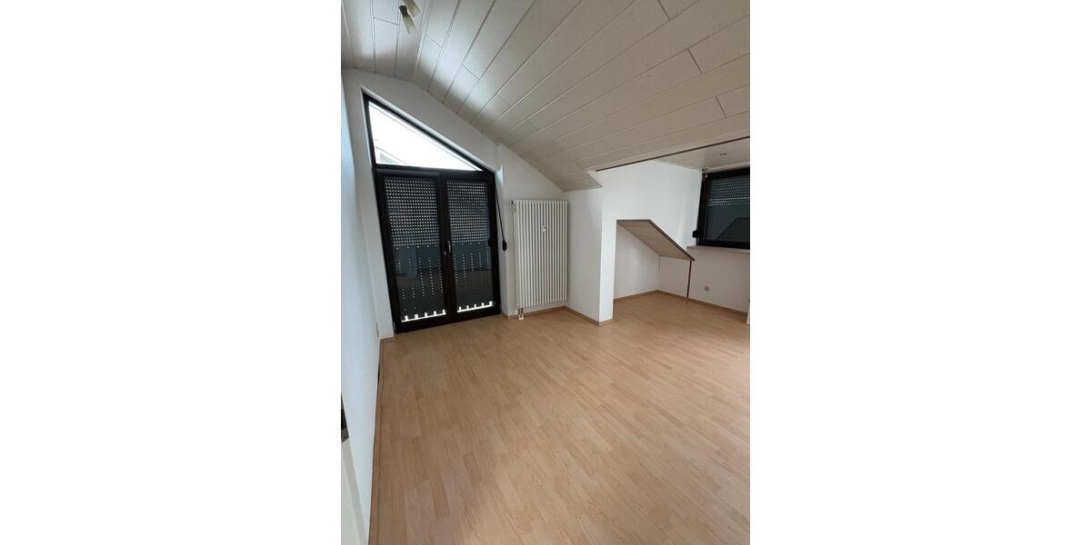 Dachgeschoßwohnung Burgkirchen an der Alz - 3.5 Zimmer, 89 m&sup2;, 210.000&euro; | Angebot:26612949