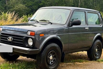 Lada Urban 39.400 km 11.800 &euro; Wiesbaden 65197