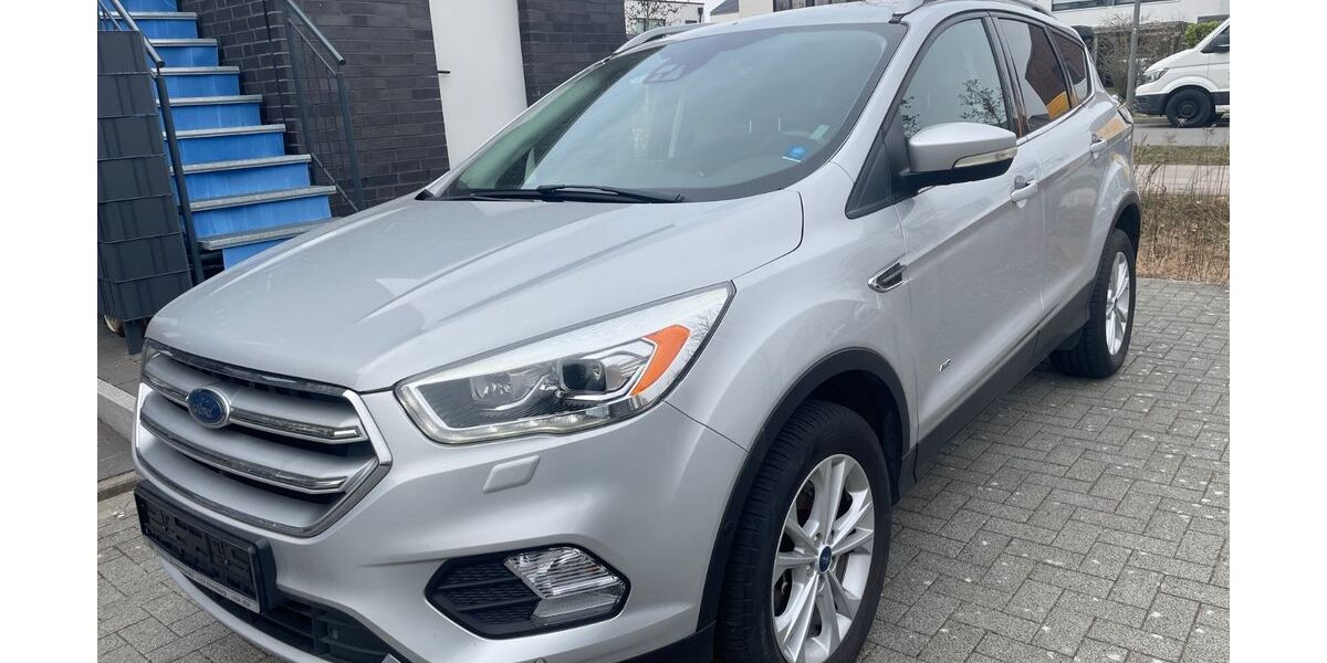 Ford Kuga 172.542 km 10.890 &euro; Hamburg 21147