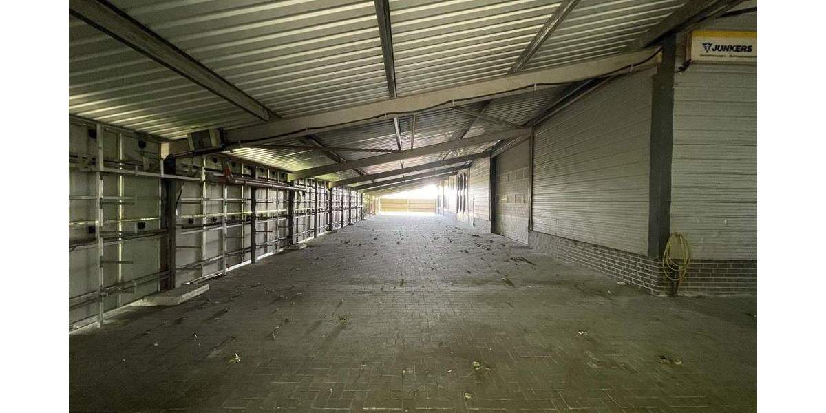 Hochwertige Lager-Produktionshalle, mit modernem und großem Betriebsleiterwohnhaus (provisionsfrei) zimmer