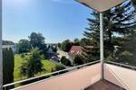 Top modernisierte 3-Zi.-Wohnung mit Tageslichtbad, Eichenparkett im WohnZimmer sowie opt. Stellplatz