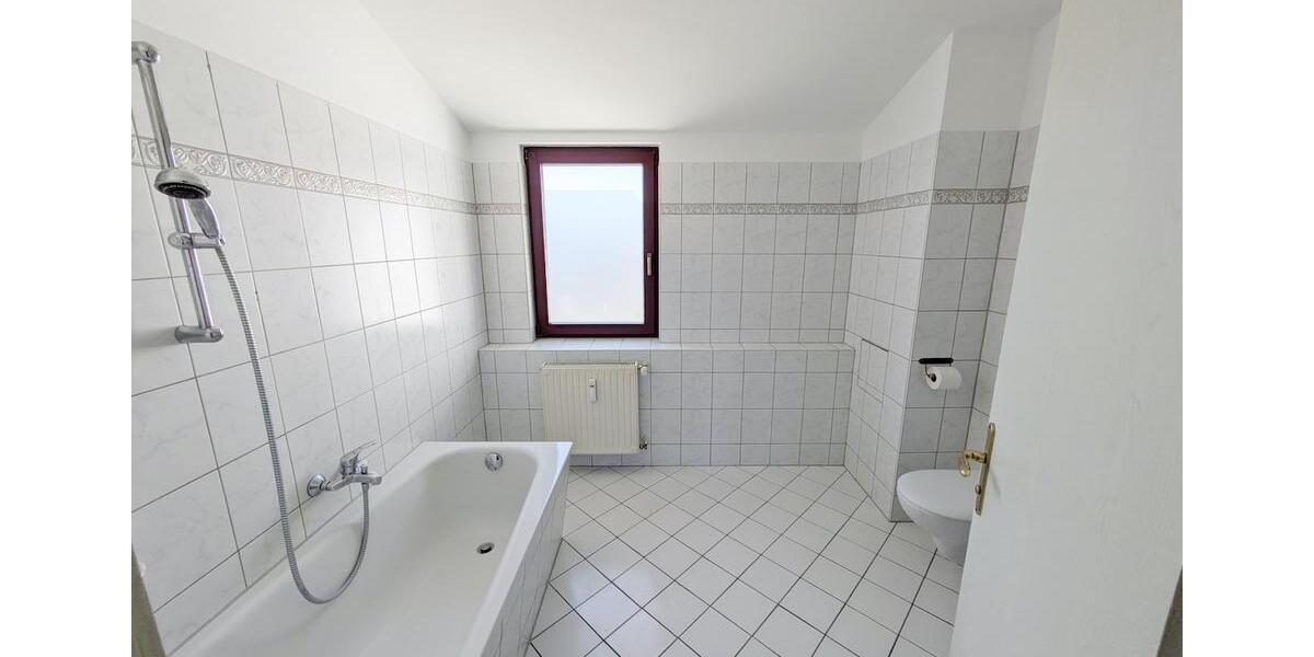 Dachgeschoßwohnung Zwickau - 2 Zimmer, 64 m&sup2;, 385&euro; | Angebot:26404470