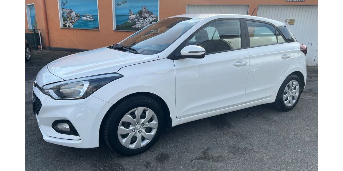 Hyundai i20 67.000 km 12.550 &euro; Essen 45357