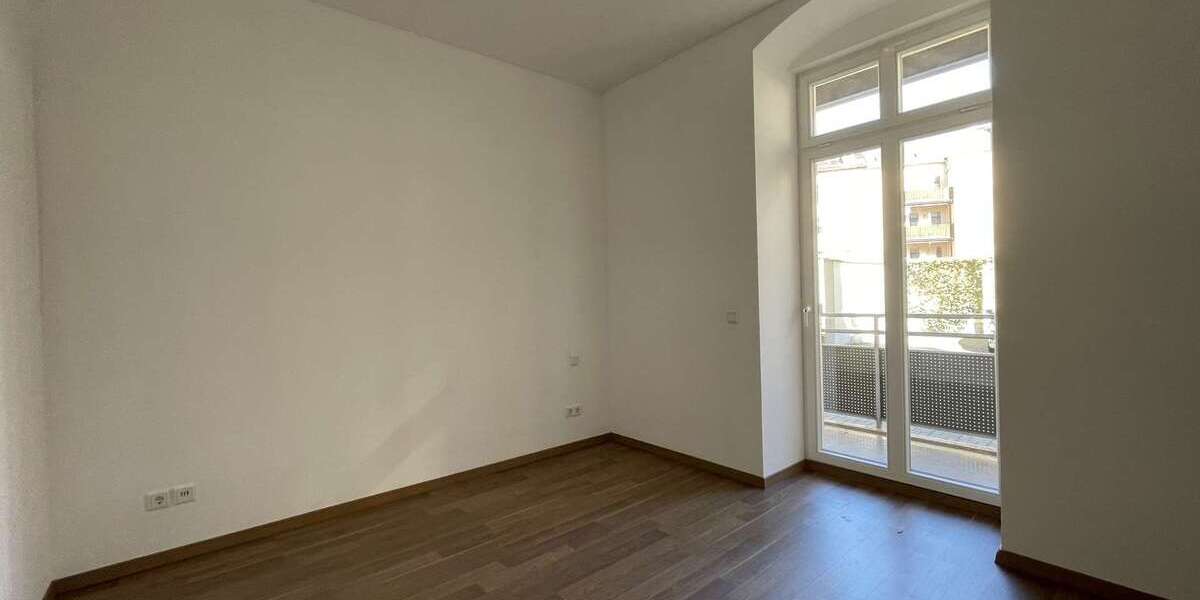 mit 360° Rundgang! Sanierte 2 Zimmer mit Balkon + großer Küche am Brühl! 2 zimmer