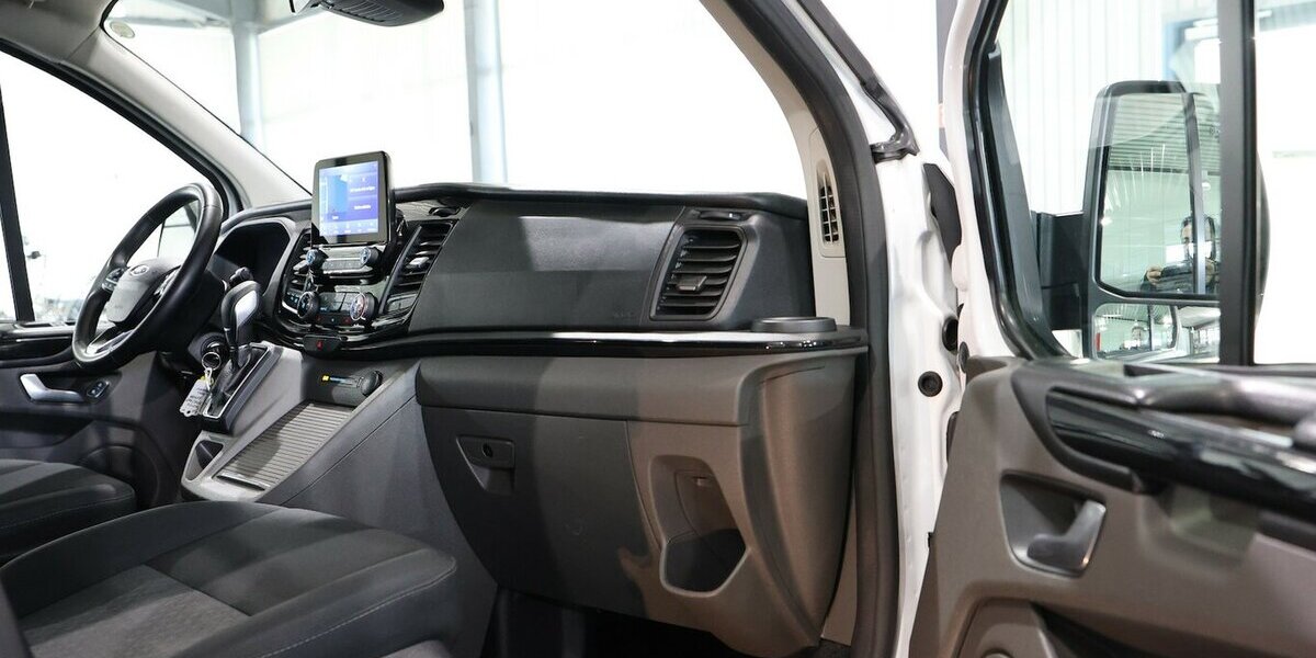 Ford Tourneo Custom 2.0 TDCI 320 L1 / 8-SITZER / NAVI 119.000 km 28.998 &euro; Hamm 59077