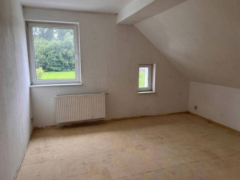 Grosses EFH, 4 Zi., 120 qm, 795 qm Grund, 1.550 € NKM 4 zimmer