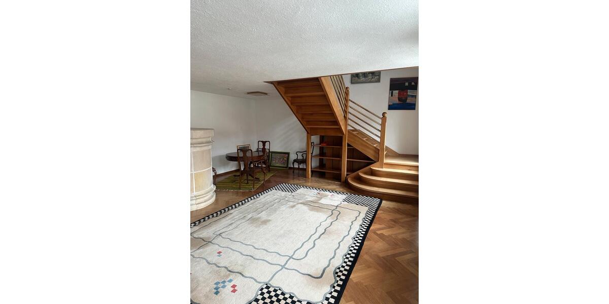Etagenwohnung Pfreimd - 8 Zimmer, 250 m&sup2;, 1.500&euro; | Angebot:25254919