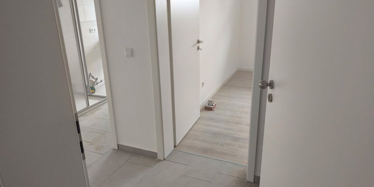 Erstbezug Moderne 2-Zimmer-Whg. mit Terrasse u. Balkon EG WFL 67,65 m² Energiesparhaus ab 01.06.2026 zu vermieten! - Erdgeschoßwohnung Windischeschenbach | Angebot:27024074