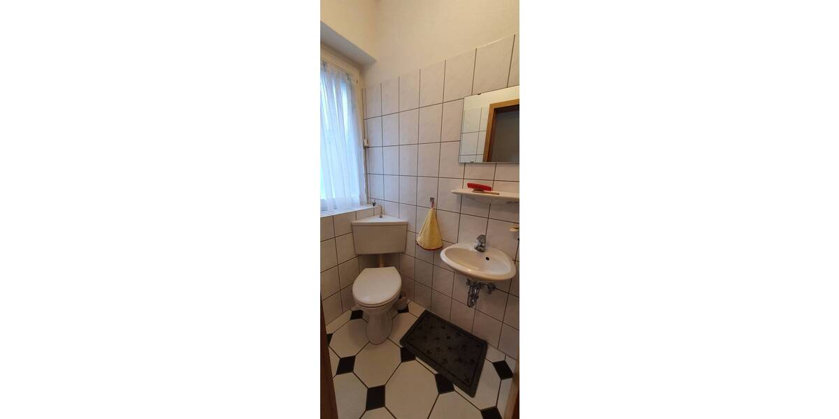 Sehr gepflegt und geräumig in ruhiger, bevorzugter Lage * 2 Küchen, 2 Bäder, Carport, Terrasse, Balkon, 2 Gartenteiche - Mehrfamilienhaus, Wohnhaus Gorleben | Angebot:19096233