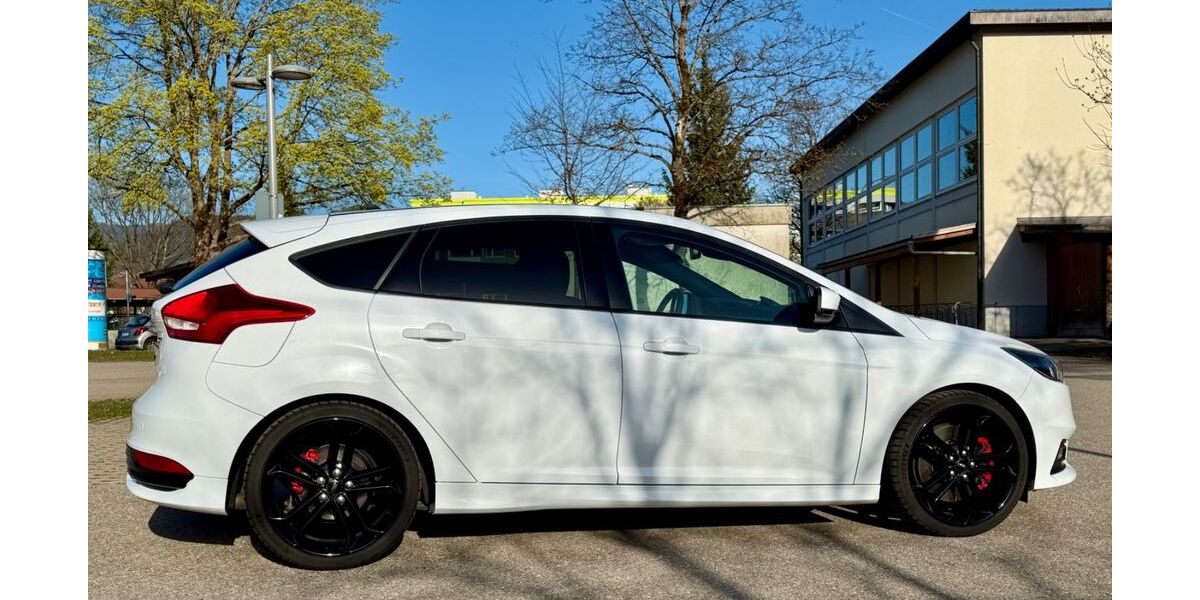 Ford Focus 112.342 km 15.599 &euro; Sonthofen 87527