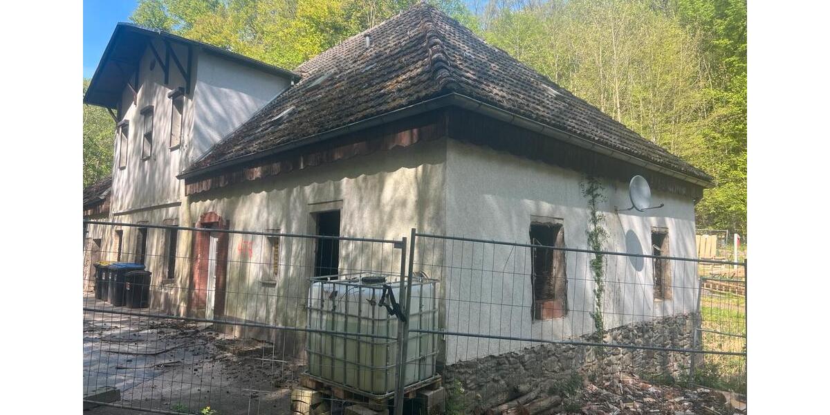 Einfamilienhaus Roßwein - 8 Zimmer, 160 m&sup2;, 150.000&euro; | Angebot:26426951