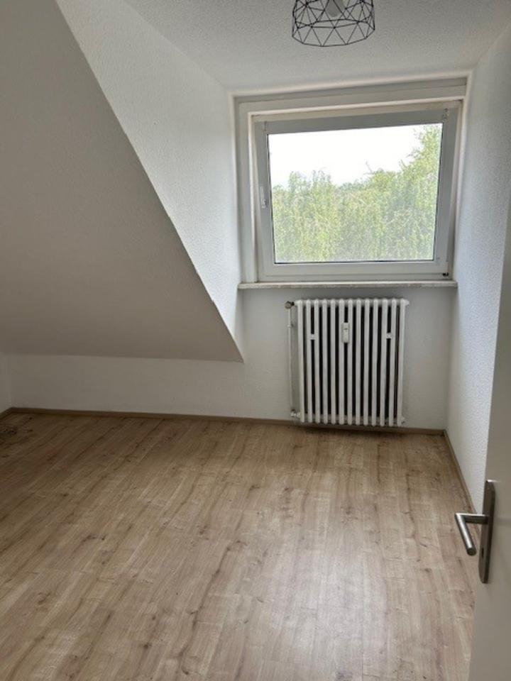 Lichtdurchflutete DG- 3-RM Wohnung im Herzen von DU-Friemersheim