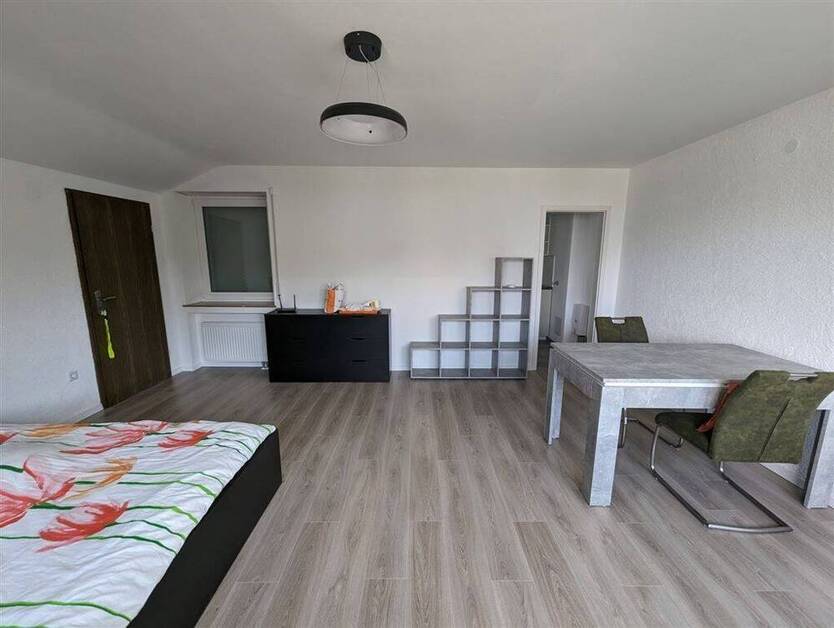 MÖBLIERTES SINGLE-APARTMENT IN RUHIGER LAGE VON REUTTI