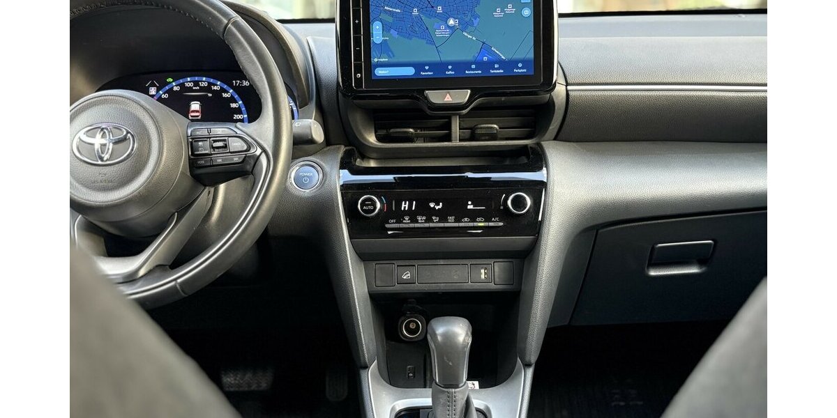 Toyota Yaris Cross TEAM D/Hybrid AWD-i KAMERA/NAVI/DAB 25.628 km 23.800 &euro; Villingen-Schwenningen 78054