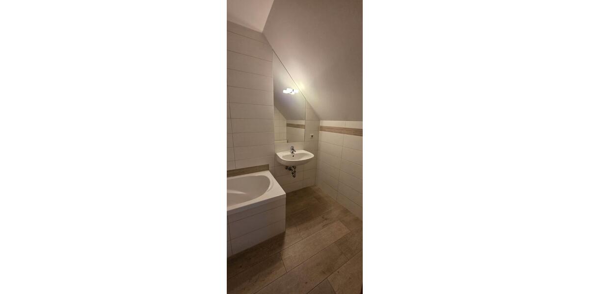 Etagenwohnung Glauchau - 4 Zimmer, 87 m&sup2;, 440&euro; | Angebot:26039631