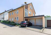 Platz genug für 2 Generationen: 2-3-Familien-Haus mit Doppelgarage und Garten in ruhiger Wohnlage!