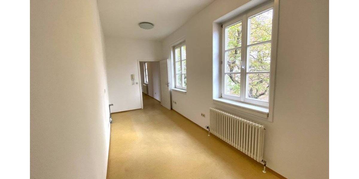 Gewerbeobjekt Nördlingen - 7 Zimmer, 182 m&sup2;, 1.570&euro; | Angebot:25667577