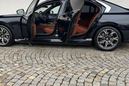 BMW 750 15.000 km 99.800 &euro; München 81245