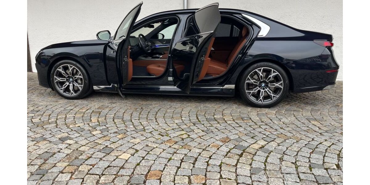 BMW 750 15.000 km 99.800 &euro; München 81245