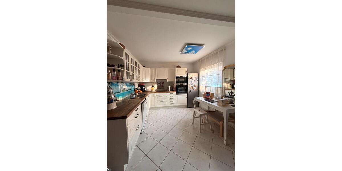 Möblierte Doppelhaushälfte mit Kamin, Garten, Vollkeller, Garage 4 zimmer