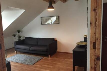 Attraktive Dachgeschosswohnung mit Einbauküche und Stellplatz zimmer