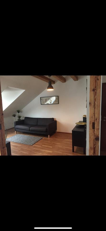 Attraktive Dachgeschosswohnung mit Einbauküche und Stellplatz zimmer