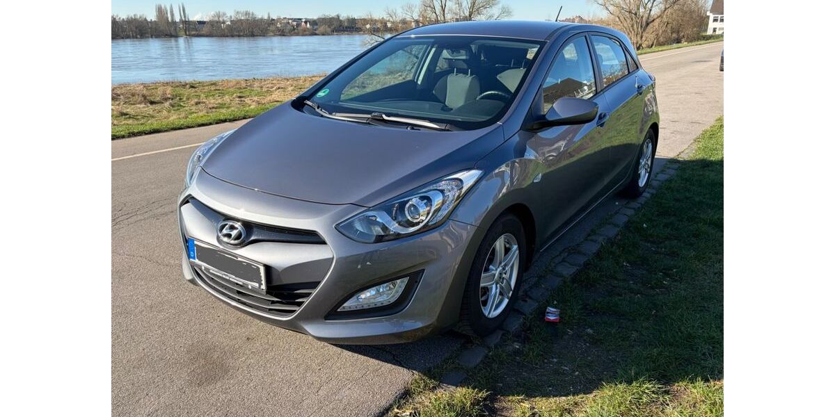 Hyundai i30 104.868 km 7.600 &euro; Düsseldorf 40223