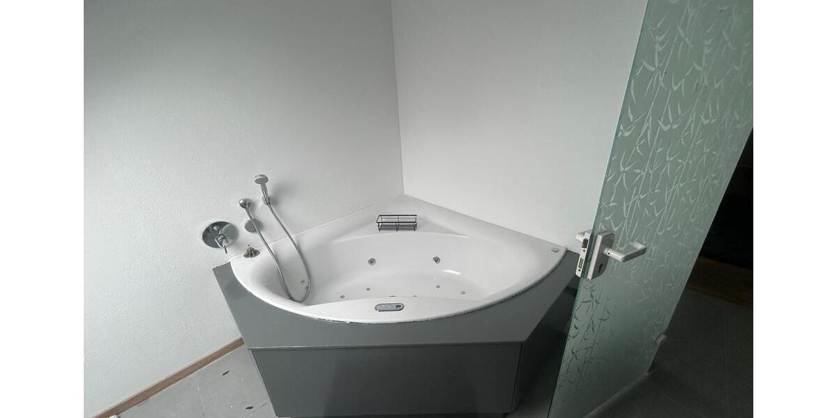 Dachgeschoßwohnung Ibbenbüren - 3 Zimmer, 140 m&sup2;, 1.000&euro; | Angebot:26039332