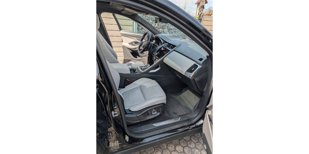Jaguar E-Pace 81.000 km 28.500 &euro; Saal a. d. Donau 93342