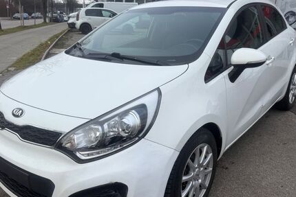 Kia Rio 177.000 km 3.700 &euro; München OT Trudering-Riem 81825
