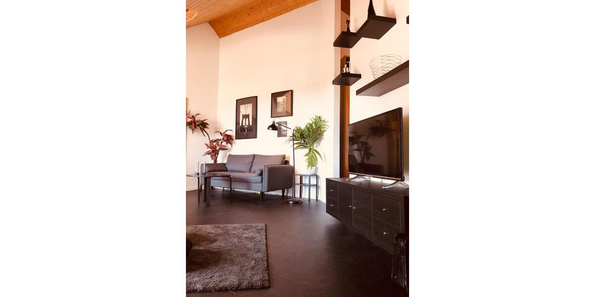 Dachgeschoßwohnung Gilching - 1.5 Zimmer, 54 m&sup2;, 1.200&euro; | Angebot:25830914