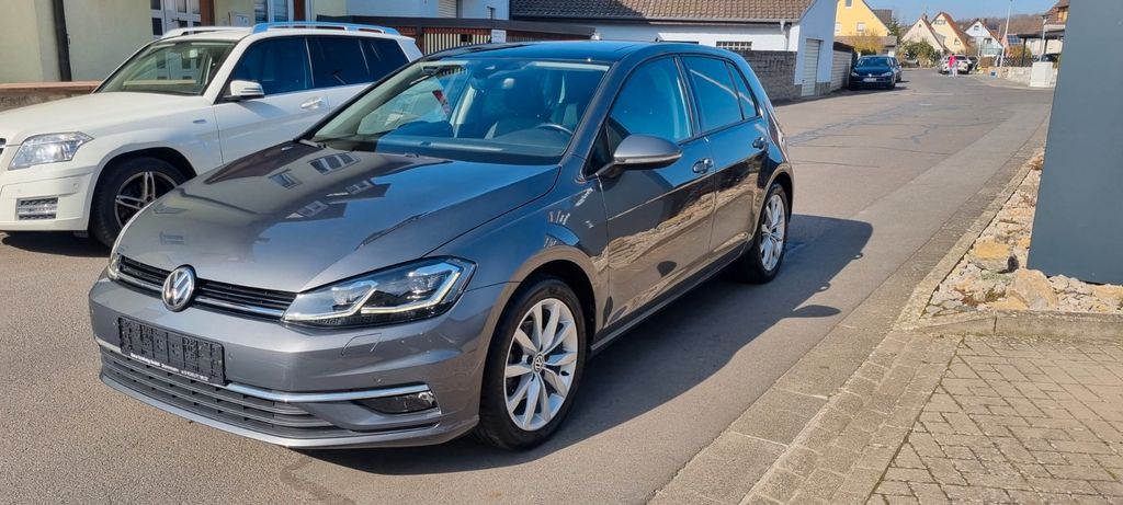 VW Golf 45.000 km 21.990 &euro; Stammheim 97509