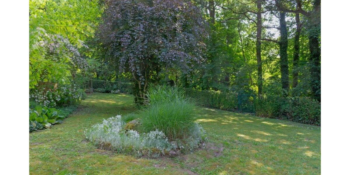 Trier-Feyen - Großzügiges freistehendes Wohnhaus in individueller Lage mit viel Grün - Einfamilienhaus Trier Feyen-Weismark | Angebot:26724859