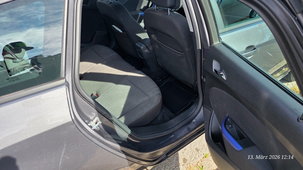 Opel Astra J Sports Tourer 203.000 km 5.600 &euro; Donaueschingen 78166