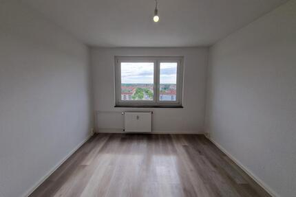 Von Oben hat man den schönsten Ausblick: 1-Zimmer-Wohnung mit Einbauküche ruft!