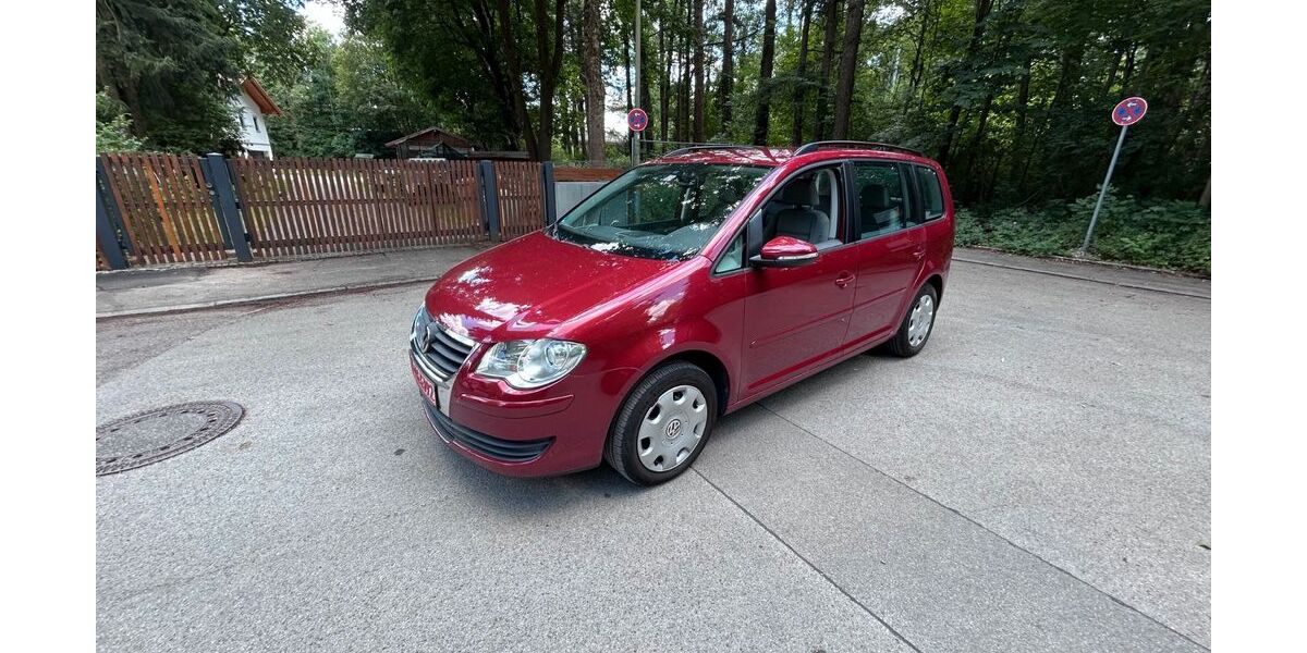 VW Touran 211.600 km 4.350 &euro; München 81929