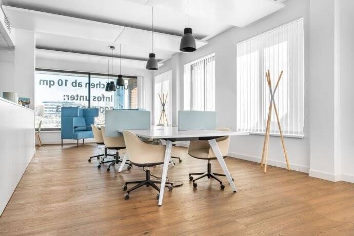 Großraumbüros für 10 Personen 45 sqm in Regus Kaistraße zimmer