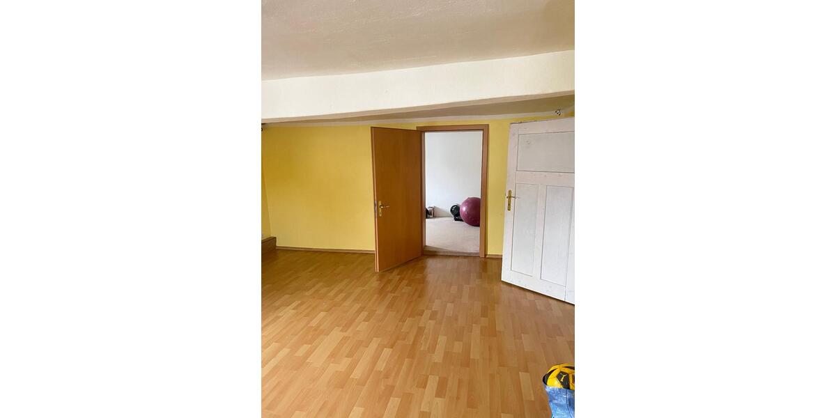 Bauernhaus, Landhaus Schenklengsfeld - 6 Zimmer, 156 m&sup2;, 120.000&euro; | Angebot:26857849