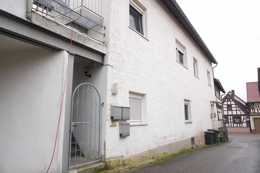 ~~ VERMIETETE ETAGENWOHNUNG IN ZWEITER BAUREIHE IN ZENTRALER LAGE ~~ 3 zimmer