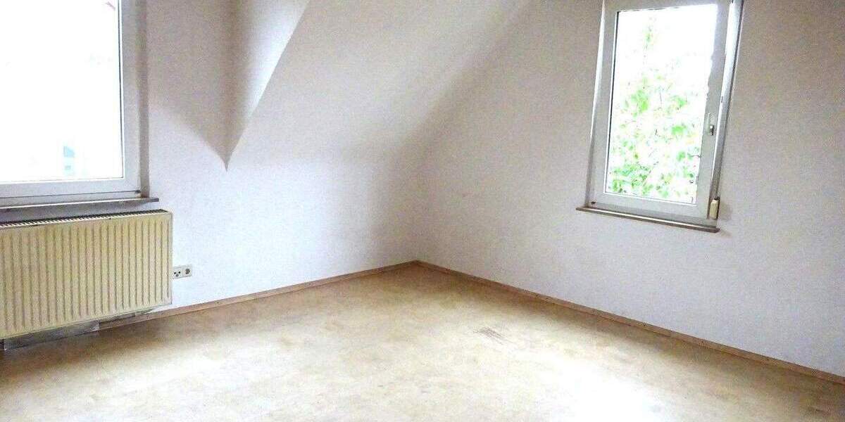 Einfamilienhaus Esslingen am Neckar (Oberesslingen) Oberesslingen - 8 Zimmer, 183 m&sup2;, 599.000&euro; | Angebot:25760346